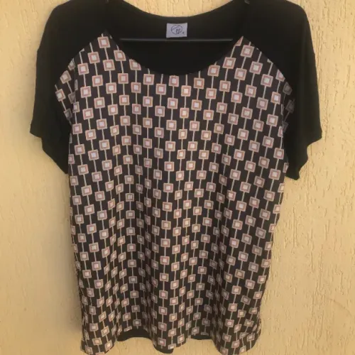 Blusa Preta Com Estampa Frontal Da Marca Fit (Usado)