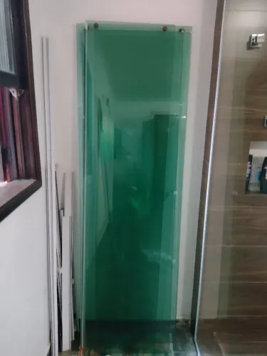Box de banheiro verde