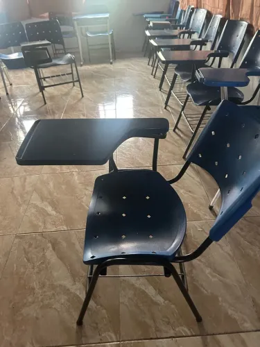 Carteiras/cadeiras escolares