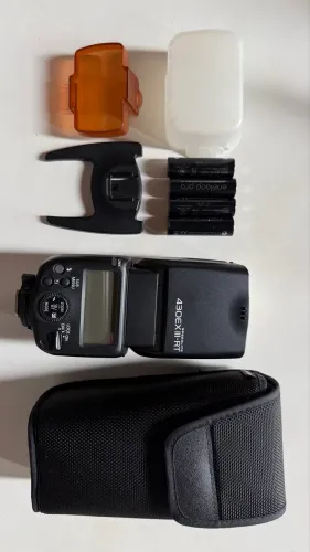 flash Canon EX III RT com sapata (pezinho) filtros pilhas case completa
