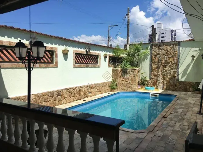 Casa com piscina e 4 suítes à venda, 134 m² por R$ 950.000 - Caiçara - Praia Grande/SP
