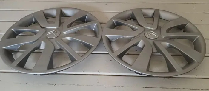 Vendo duas calotas originais Citroën C3. 