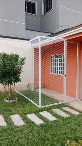Gatil com estrutura para área lateral da casa
