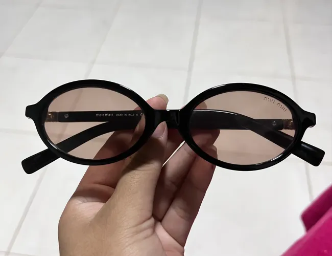 Ocúlos oval miumiu
