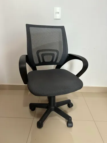Cadeira de Escritório Giratória - Ótimo Estado