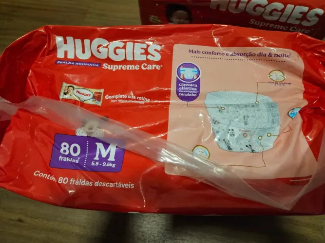 Fralda roupinha huggies supreme care M