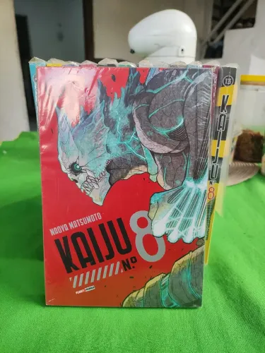 Mangá Kaiju no8.