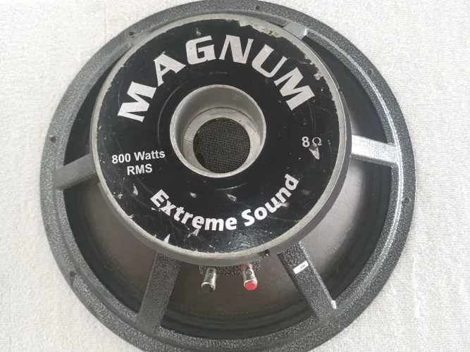 Vendo autofante MAGNUM 18 800RMS.