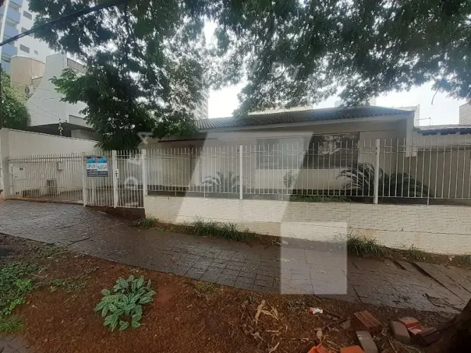 Casa a venda no bairro Zona 07 - Maringá/PR