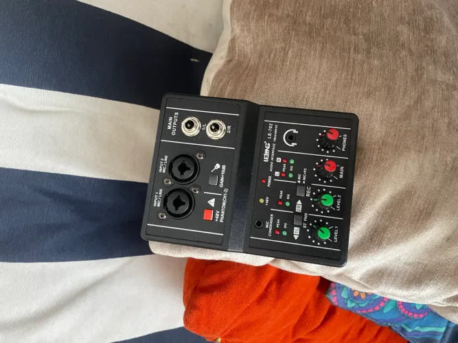 Mesa De Som 4 Canais 