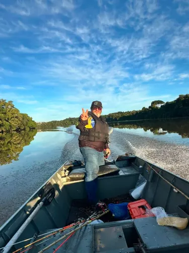 Vendo barco 6 metros borda alta