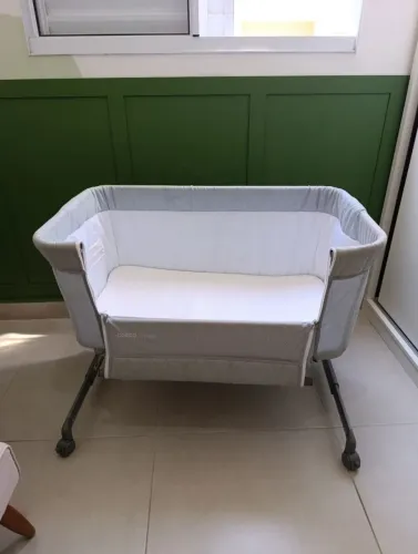 Berço Cosco inclinável e com regulagem de altura !