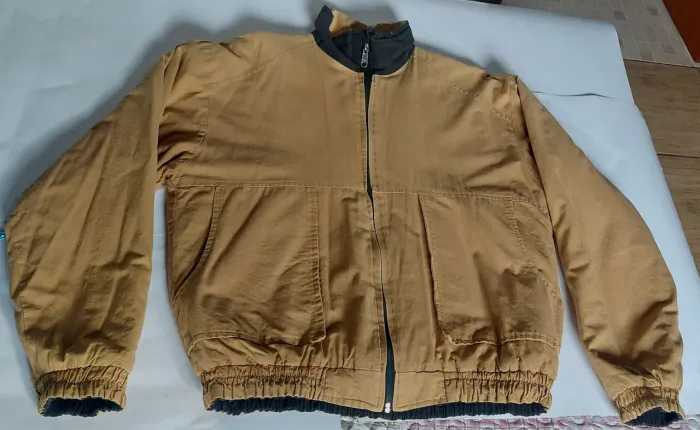 Jaqueta Dupla Face preta e Bege unisex com bolsos