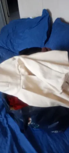 Vendo 23 peças de roupas semi-novas por 120 reais