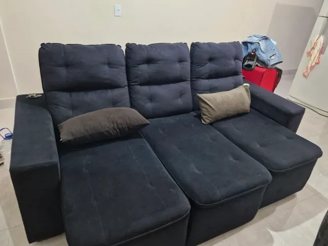 Sofá vendo , confortável reclináveis, vem com carregador pra celular