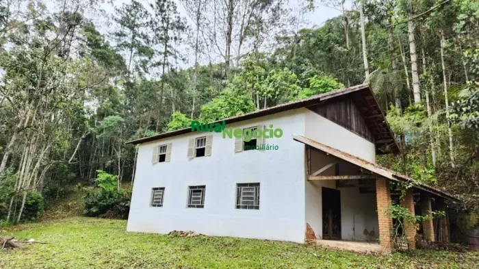 SÍTIO COM MATA PRÓXIMO Á VISCONDE DE MAUÁ/ MAROMBA/ MARINGA-RJ