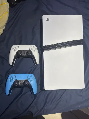 PS5 PRO e 2 controles - NOVO