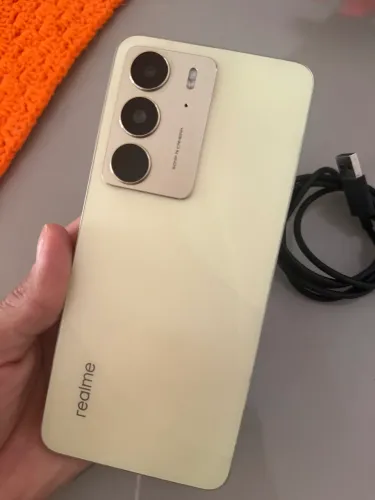 Vendo realme C75 256 gigas impecável valor 700