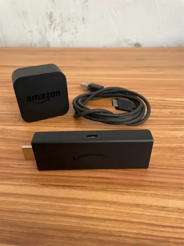 Vendo Amazon Fire TV Stick Lite (sem controle remoto)
