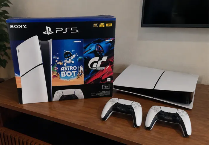 PlayStation 5 Slim [1TB] + 2 controles DualSense [3 meses de uso + NFe original] 