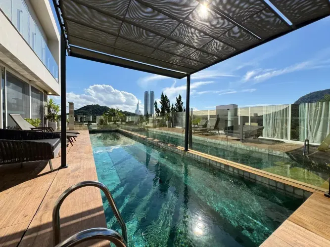CASA TRIPLEX NO CONDOMÍNIO BELLA VISTA - LOCAÇÃO ANUAL