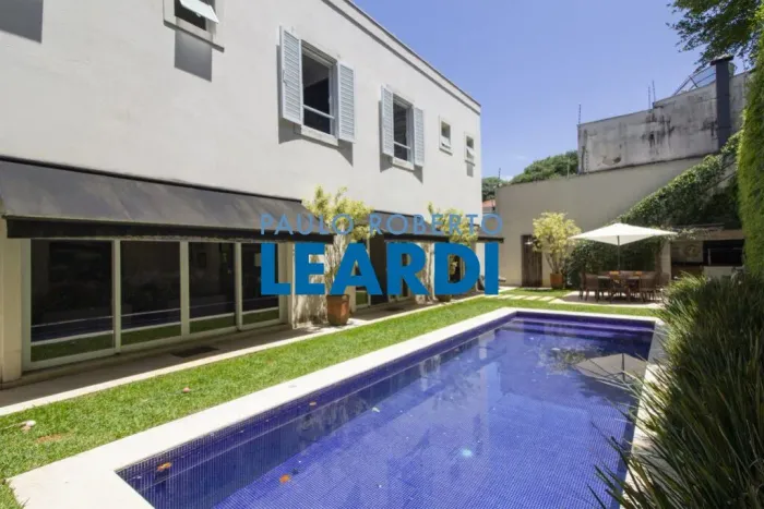 CASA ASSOBRADADA - JARDIM GUEDALA - SP