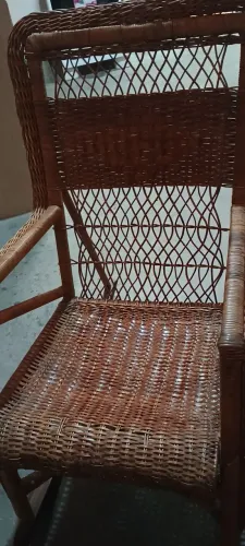 Cadeira de balanço em vime
