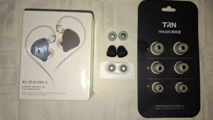 Fone de Ouvido KZ ZS10 Pro X com 4 pares de ponteiras de brinde