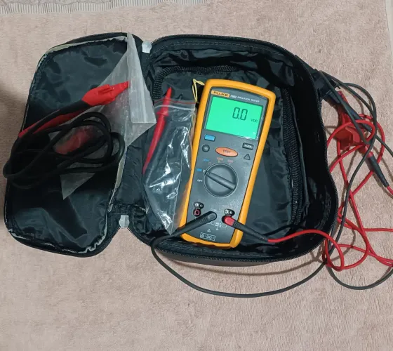 Megometro digital modelo Fluke 1503.