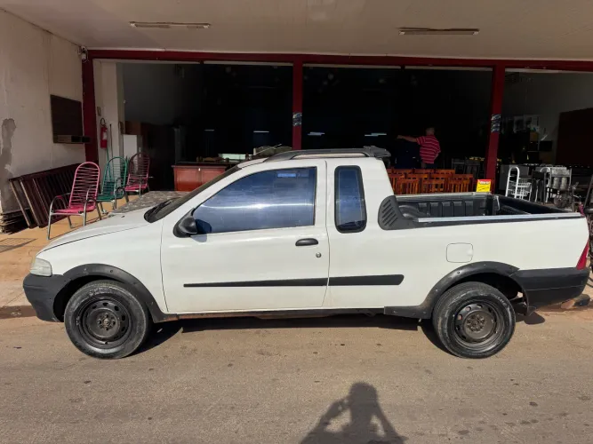 Fiat Strada Working 1.5 MPI 8V CE (álcool) 2002