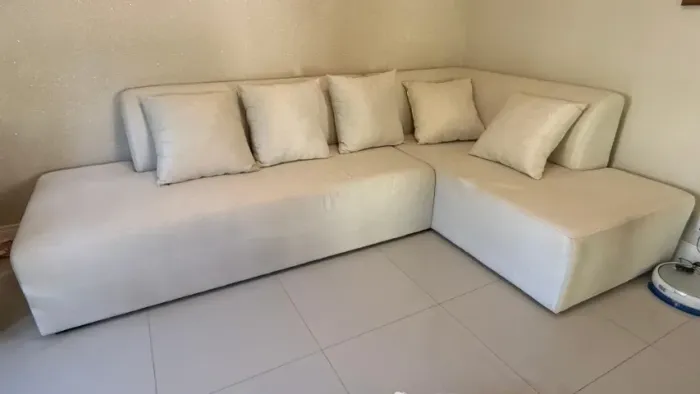 Vendo Sofá em L para canto de sala 2,92 x 1,80 - lindíssimo, chique, linho creme / branco.