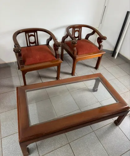 Conjunto de Cadeiras e mesa de centro - Madeira maciça