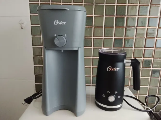 Kit cafeteira e cremeira Oster