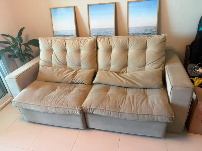Sofa retrátil reclinável e retrátil , excelente estado pega na Pituba .