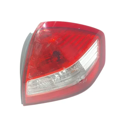 Lanterna Direita Tiida Sedan 2008 A 2013 Detalhe Direito/passageiro Vermelho