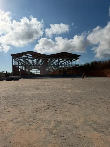 Galpão para locação em Teresina com 5.000 m², docas e pátio, excelente logística.