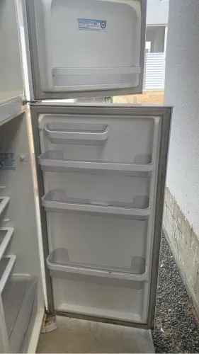 Vende-se Geladeira