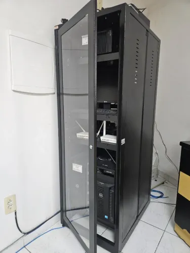 RACK SERVIDOR FECHADO
