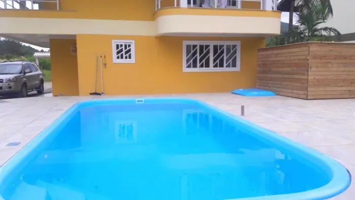 CASA COM PISCINA NO ESTALEIRINHO - BALNEARIO CAMBORIU
