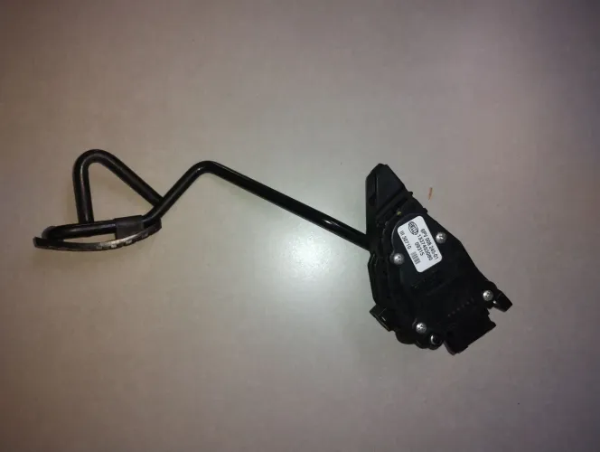Pedal acelerador eletrônico