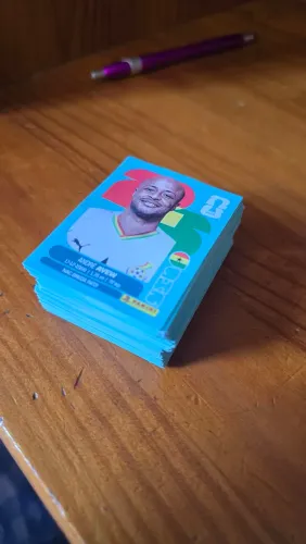 Lote com 100 Figurinhas sem repetição Copa 26