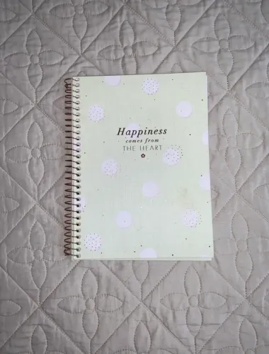Caderno pautado com espiral