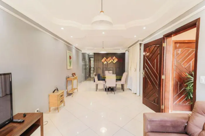 CASA PARA LOCAÇÃO NA RUA SALVADOR ROMEU.