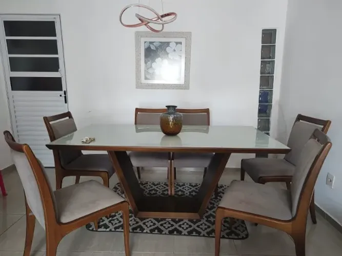 Linda Mesa de Jantar em Madeira Jacaúna