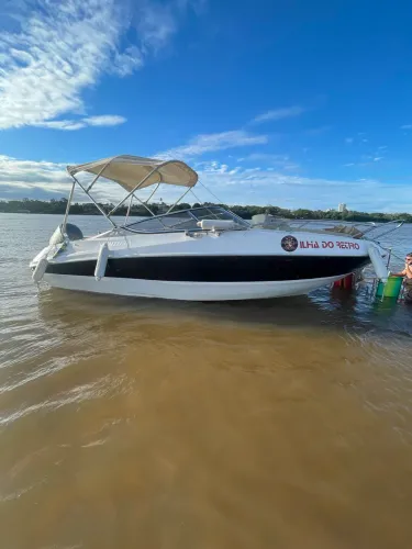 Lancha Ventura 215 cabinada