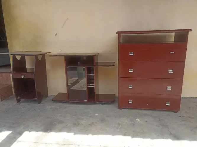 1 cômoda e 2 armarios semi novos