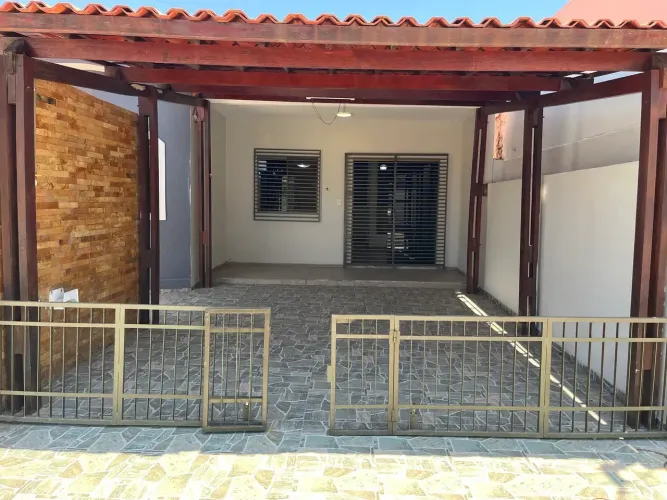 Linda casa para Vender no Condomínio Maria & Maria