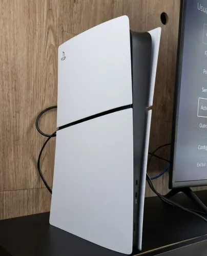 PS5 Slim Impecável + Controle Original + 1 Ano de PS Plus Extra