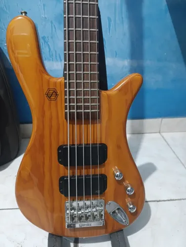 Baixo 5 cordas Warwick rockbass