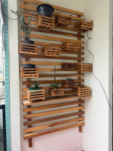 Painel ripado em pinus 2,00 x 1,00